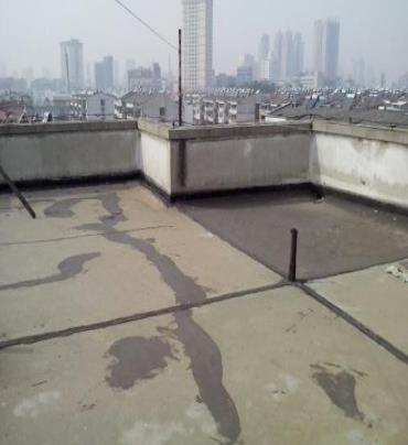 新乡市漏水维修 楼顶漏水是什么原因，楼顶漏水维修方法是什么?